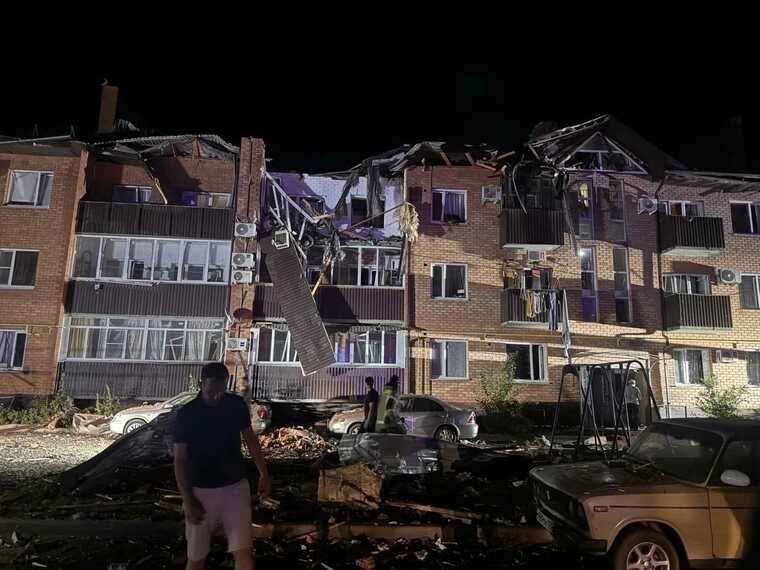 У РФ БПЛА атакували Приморсько-Ахтарськ: уламки пошкодили об’єкти в місті