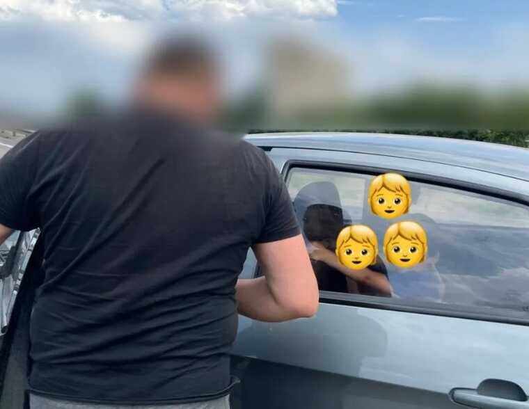 У Києві зупинили п’яного водія, який перевозив трьох дітей без спеціальних крісел