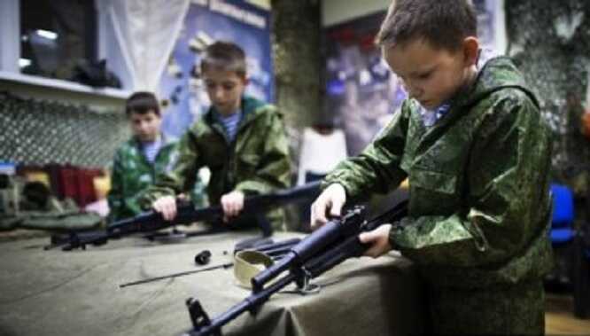 Загарбники готують дітей в окупації до служби в силових структурах РФ