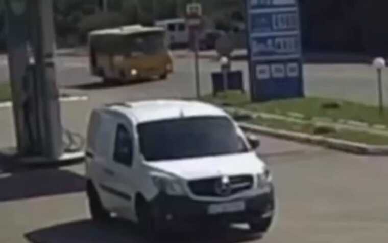 В Івано-Франківську жінка на ходу випала з автобуса