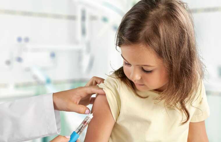 В Італії член партії Сальвіні хоче скоротити кількість обов’язкових щеплень для дітей