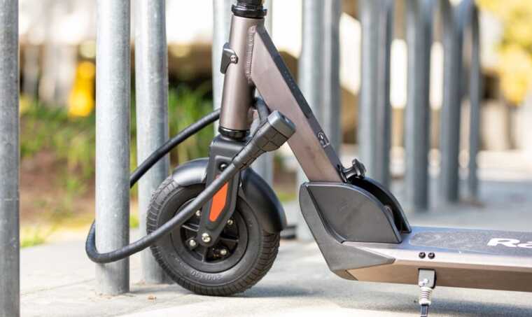 У Парижі троє людей постраждали внаслідок вибуху електросамоката