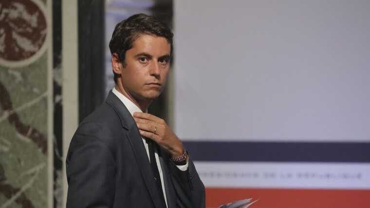 Премьер Франции Габриэль Атталь уходит в отставку