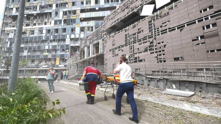 Збільшилася кількість жертв і постраждалих внаслідок ракетної атаки РФ на Київ