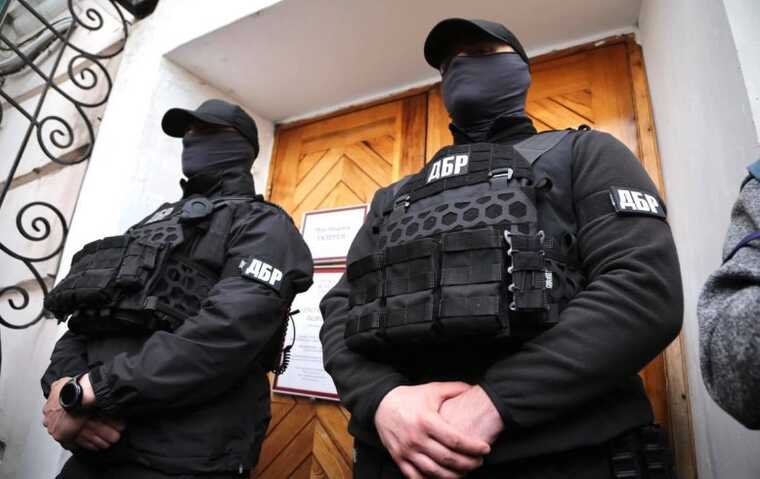 Співробітникам Державного бюро розслідування куплять 527 нових костюмів