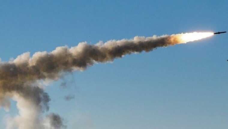 Оккупанты ударили баллистикой по сельхозпредприятию в Николаевской области