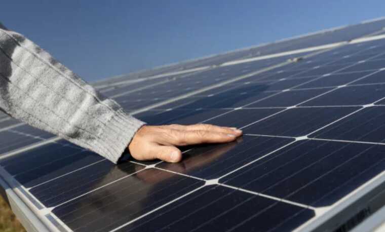 «В многоэтажках будут сидеть без света»: солнечные батареи не спасут от отключений