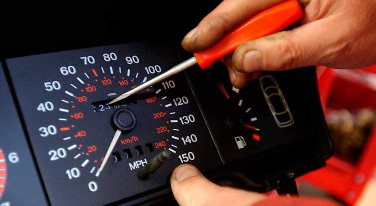 В Украине хотят штрафовать за подделку пробега в автомобилях