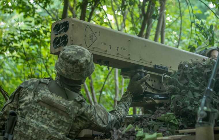 Українські морпіхи показали використання пускової установки LAND-LGR4 на Humvee