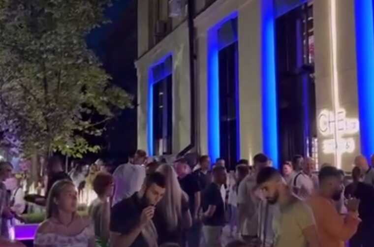 Начебто немає війни: кадри галасливого "двіжу" у центрі Харкова