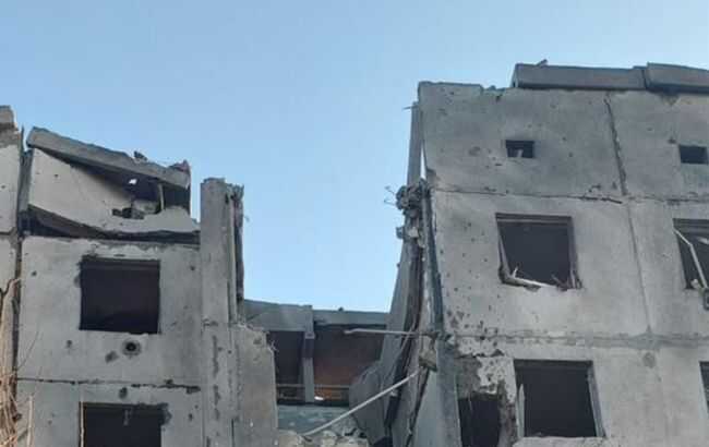 Оккупанты нанесли удар по Херсону: среди раненых спасатель, полицейские, работник ОВА