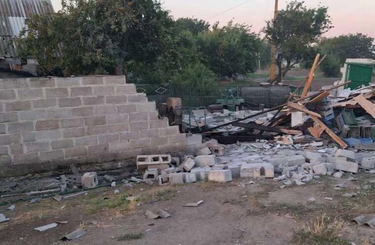 На Дніпропетровщині після ударів РФ спалахнули пожежі: є постраждала