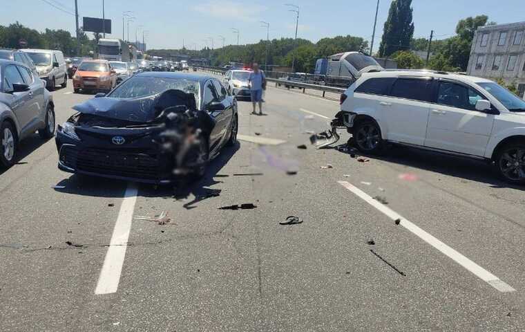 ДТП у Києві: у постраждалої ампутовані ноги, спливли дані про водія