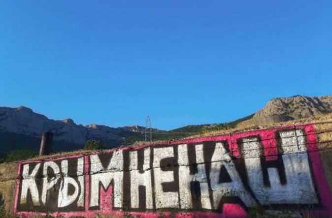 В окупованому Криму невідомі зреклися захопленого півострова