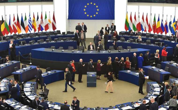 Ультраправа євродепутатка приведе у Європарламент священника виганяти "дияволів"