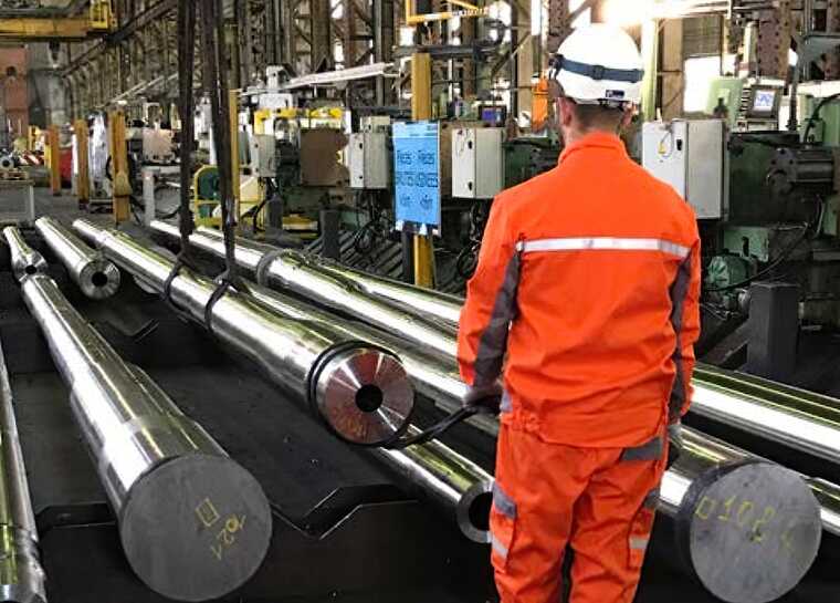 Великобритания возобновит производство артиллерийских стволов для Украины