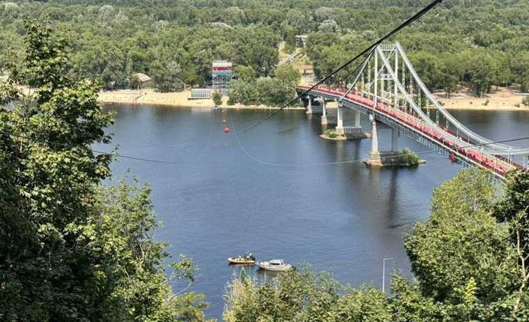 Обстежено 2500 м² дна річки. Пошуково-рятувальні роботи тривають, — КМДА