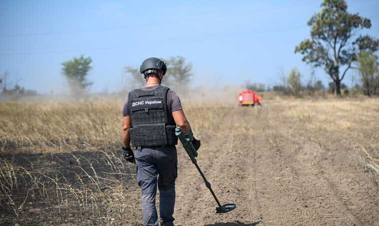 В ГСЧС показали работу современной машины MV-4, которая занимается разминированием Херсонщины