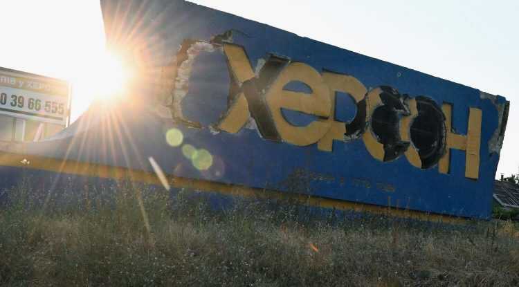 Росіяни вдарили дроном по Херсону: є постраждалий