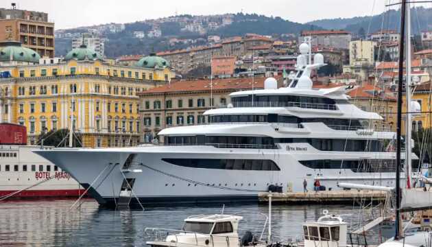 У Хорватії суд скасував арешт та продаж 92-метрової яхти Медведчука