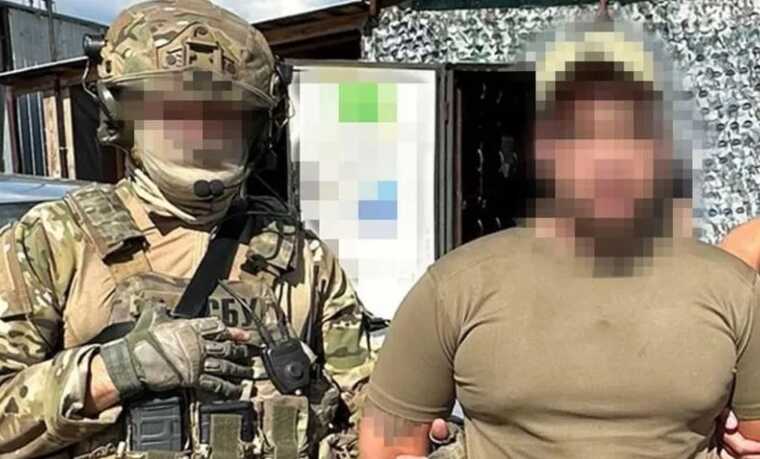 В Киевской области СБУ задержала представителя ДФТО столицы, сбывавшего трофейное оружие