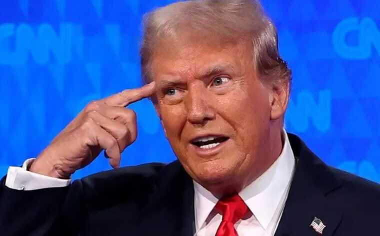 Трамп заявил о перевороте против Байдена и объявил нового врага