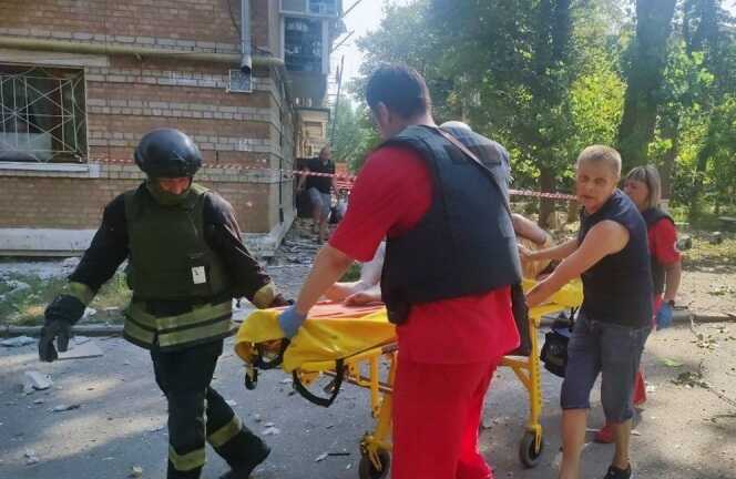 ВС РФ обстреляли две многоэтажки в Никополе: восемь пострадавших