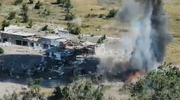 Сили оборони розбили колону техніки ворога, затиснувши в пастку