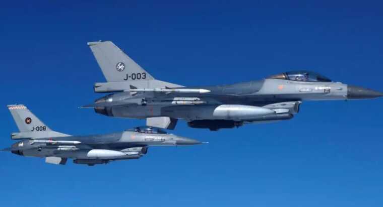 WP: До кінця літа лише 6 українських пілотів пройдуть навчання на F-16