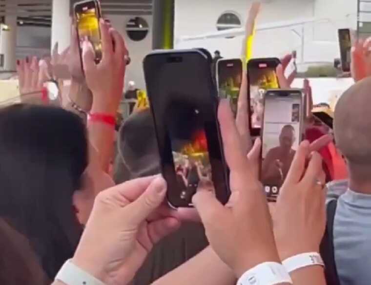 В Одесі жінки показують онлайн концерти своїм чоловікам, які ховаються від мобілізації