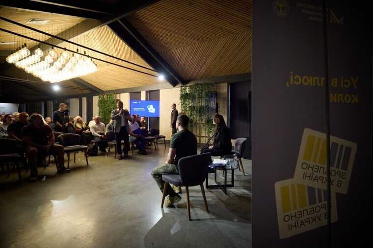 Зеленський на Волині зустрівся з представниками бізнесу: "Обговорили енергетичні й безпекові питання"