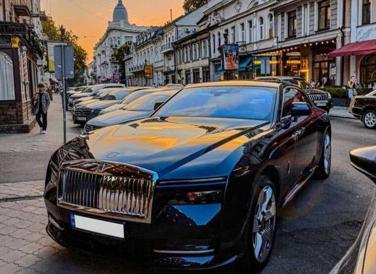 В Одесі помітили рідкісний електричний Rolls-Royce Spectre
