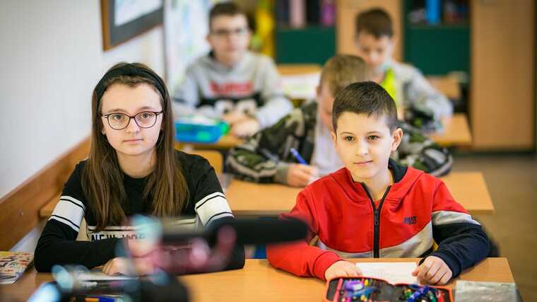 За кордоном перевірять, чи всі українські діти-біженці навчаються в школах