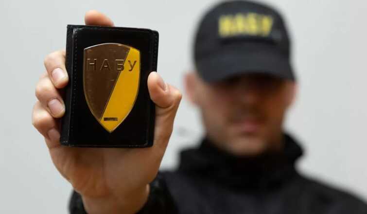 Детектив НАБУ Сахута придбав під час війни автомобіль Range Rover