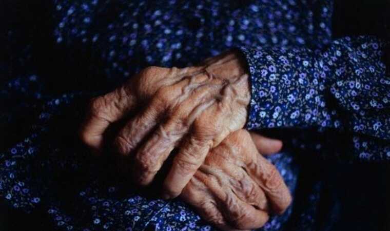 У Києві дівчина побила літню жінку після зауваження через російську мову