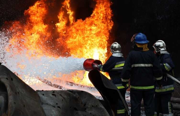 В сети появились кадры последствий удара по объекту инфраструктуры в Винницкой области