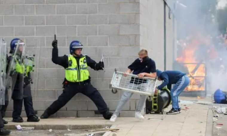 Илон Маск "предсказал" начало гражданской войны в Британии