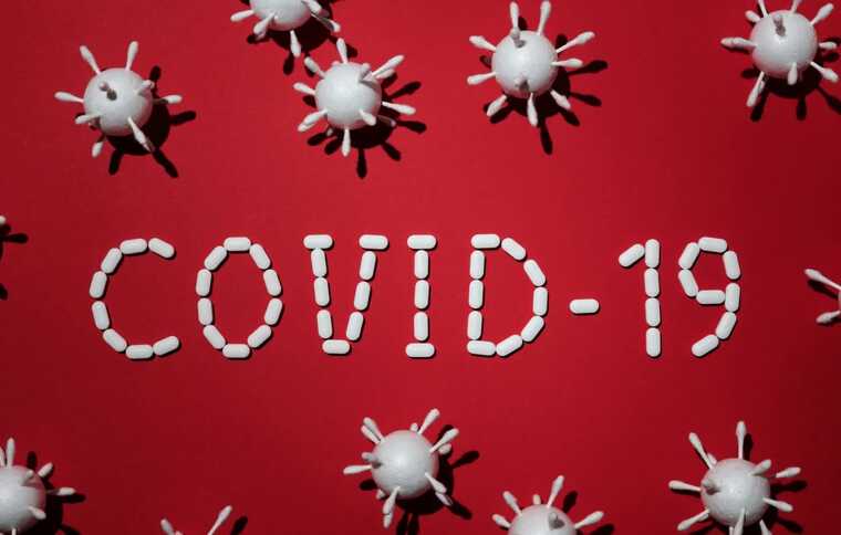 В Україні зареєстровано новий штам коронавірусу FLiRT