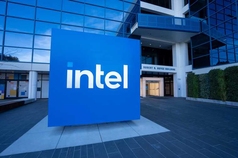 На фоне падения мирового фондового рынка акции Intel обрушились на 30%