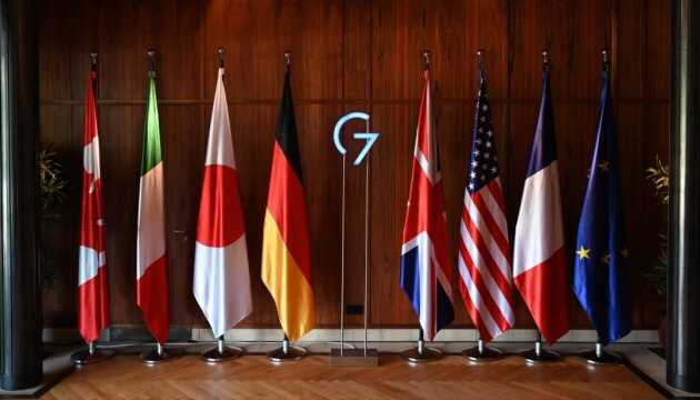   G7      