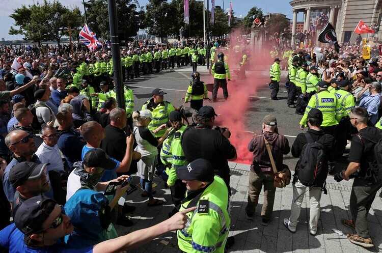 В Британии в разжигании насильственных протестов проверяют иностранный след