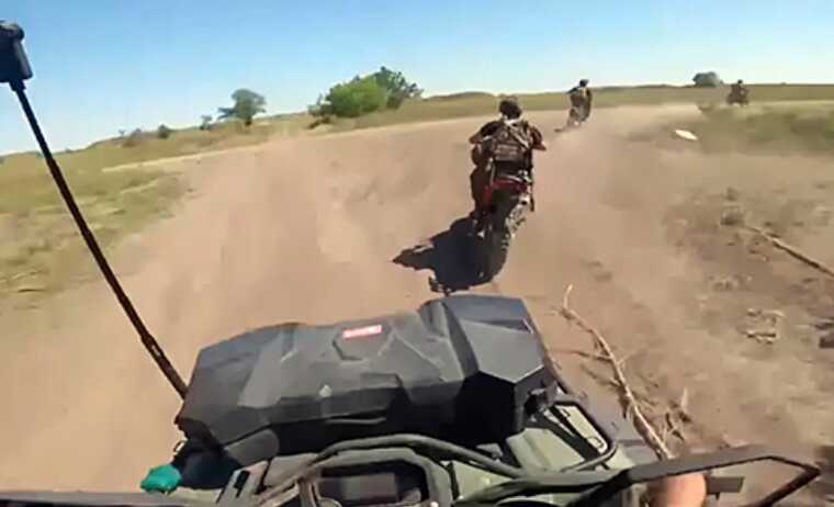 Окупанти штурмують позиції ЗСУ на "Жигулях" та мотоциклах