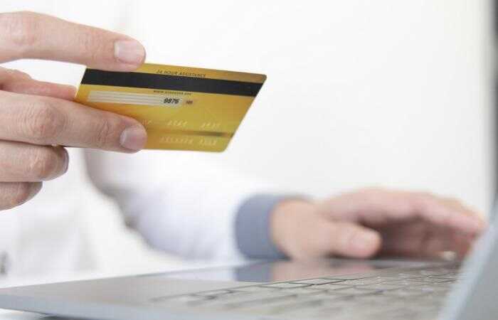 Банки перевіряють усі перекази з карток українців