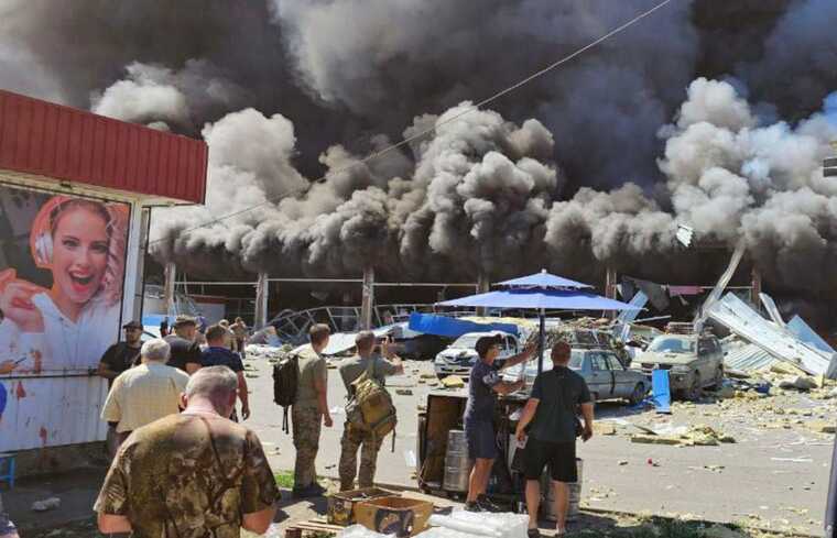 У Костянтинівці Донецької області приліт по супермаркету: почалася пожежа