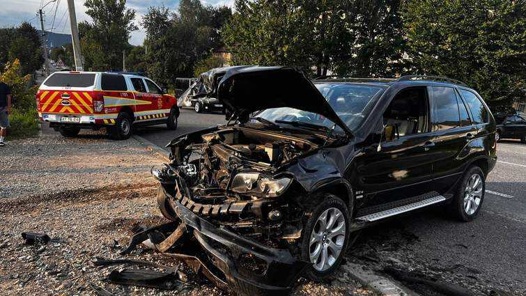 На Прикарпатті 21-річний водій BMW X5 вчинив смертельну ДТП