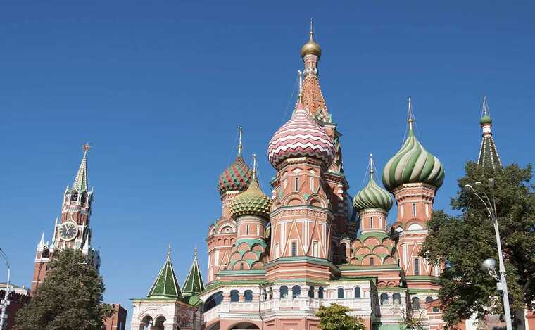 Санкції обвалили перекази з Росії за кордон