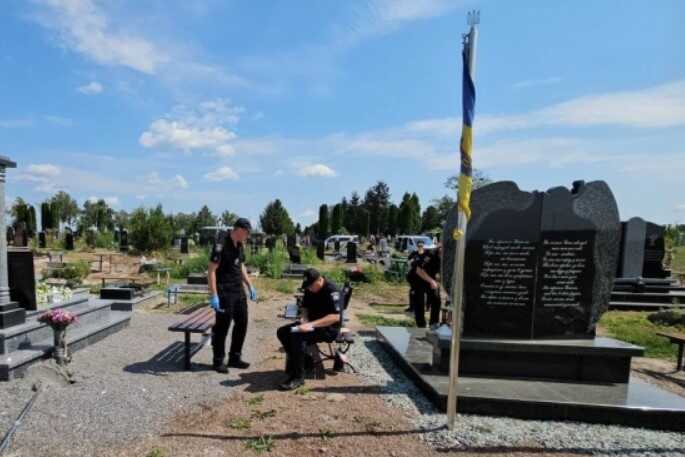 В Винницкой области неадекват разгромил более 70 могил гражданских и военных