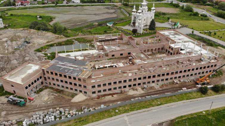 На Львівщині у Сокільниках за 518 мільйонів гривень добудують школу-довгобуд