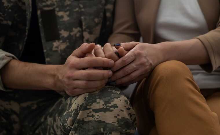 Война поставила под угрозу романтические отношения в Украине, – NYT