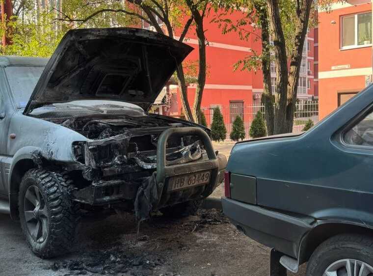 У Дніпрі підпалили автомобіль військового